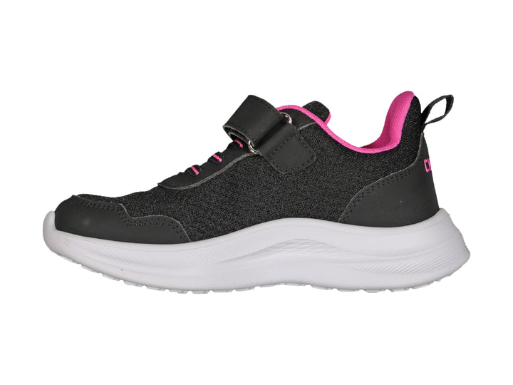 Tenis deportivos Charly color negro con detalles en fucsia y suela blanca.