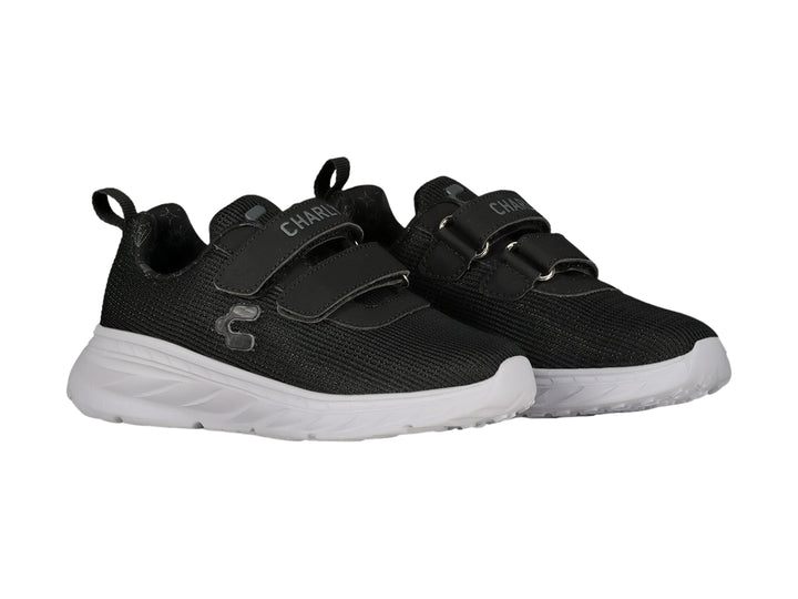 Tenis deportivos Charly color negro con suela blanca y cierres de velcro.