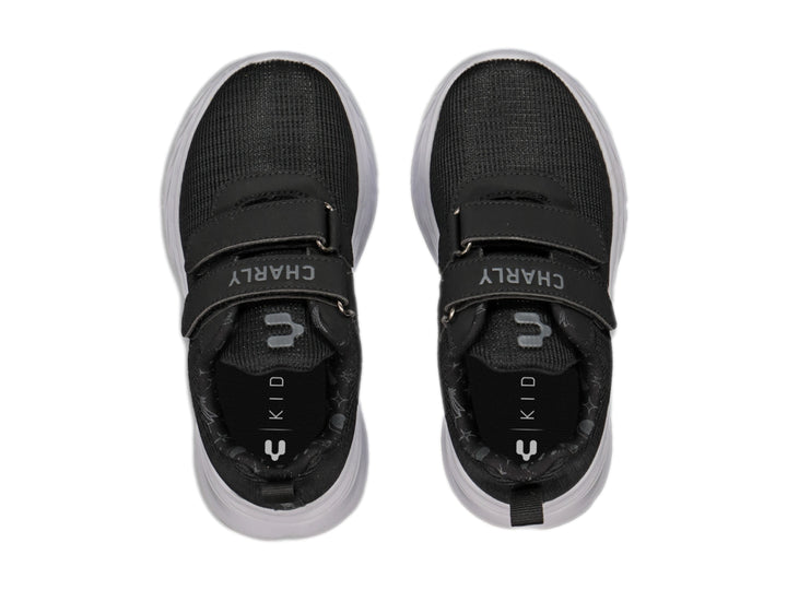 Tenis deportivos Charly color negro con suela blanca y cierres de velcro.