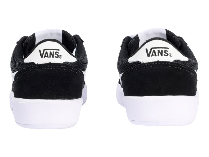 Tenis Vans color negro con franja lateral y suela en color blanco.