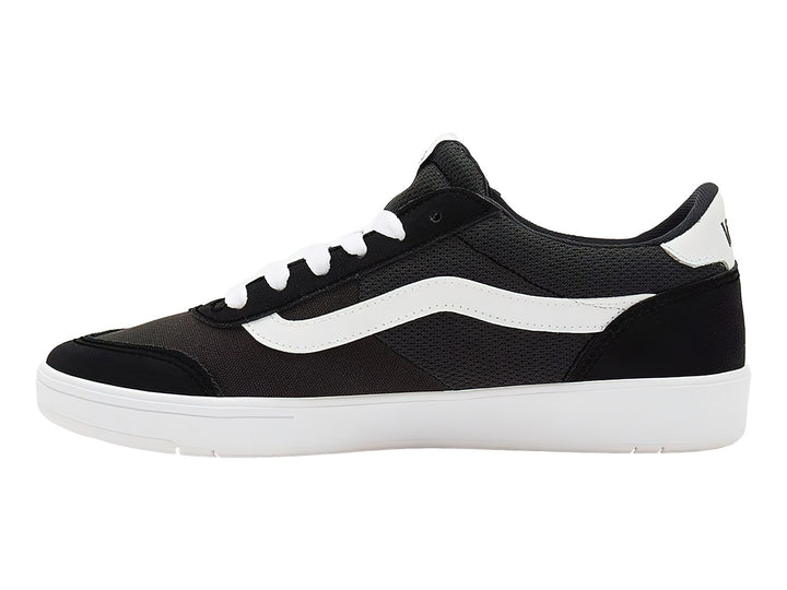 Tenis Vans color negro con franja lateral y suela en color blanco.