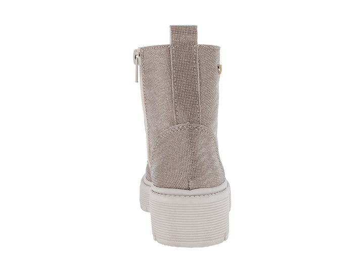 Botín infantil color oro con suela blanca gruesa y cordones blancos.
