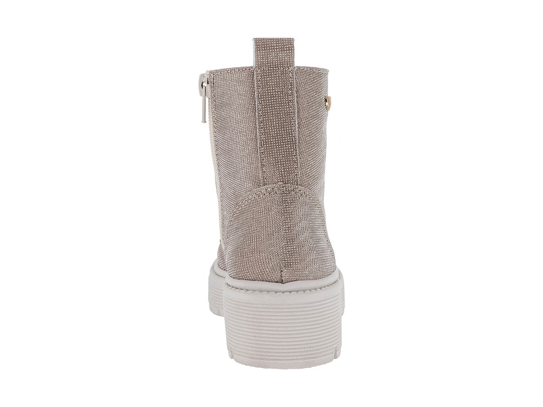 Bota infantil color oro con suela blanca de plataforma y cordones blancos.