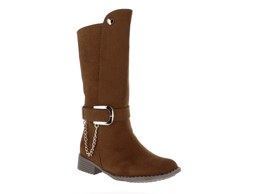 Bota color melle para niña con detalle de hebilla y cadena plateada en el tobillo.