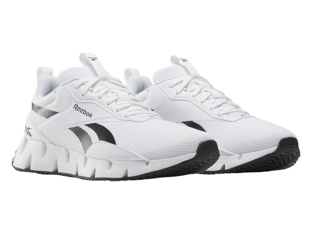 Tenis deportivos Reebok Zig Dynamica STR color blanco con detalles en negro y suela zig-zag.