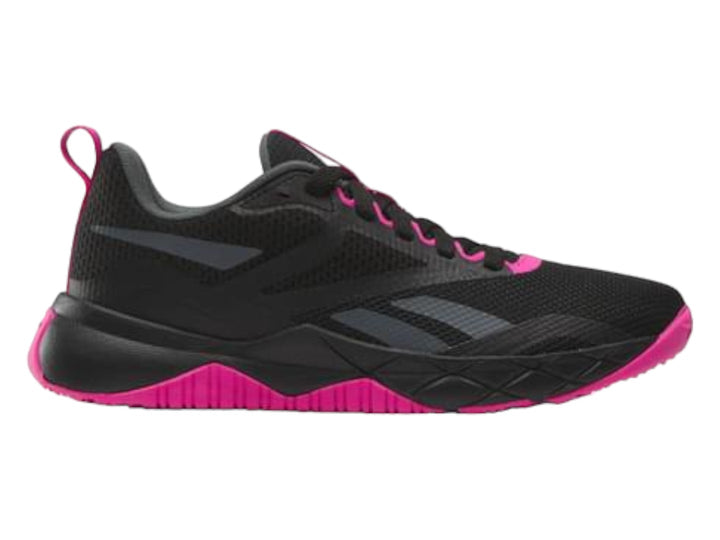 Tenis deportivos Reebok color negro con suela y detalles en rosa brillante.