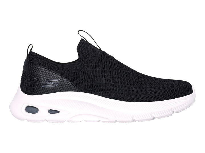 Tenis Skechers negros de tela sin cordones con suela blanca gruesa.