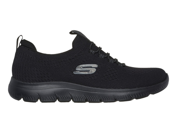 Tenis deportivos Skechers modelo Summits en color negro total con suela flexible y tejido transpirable.