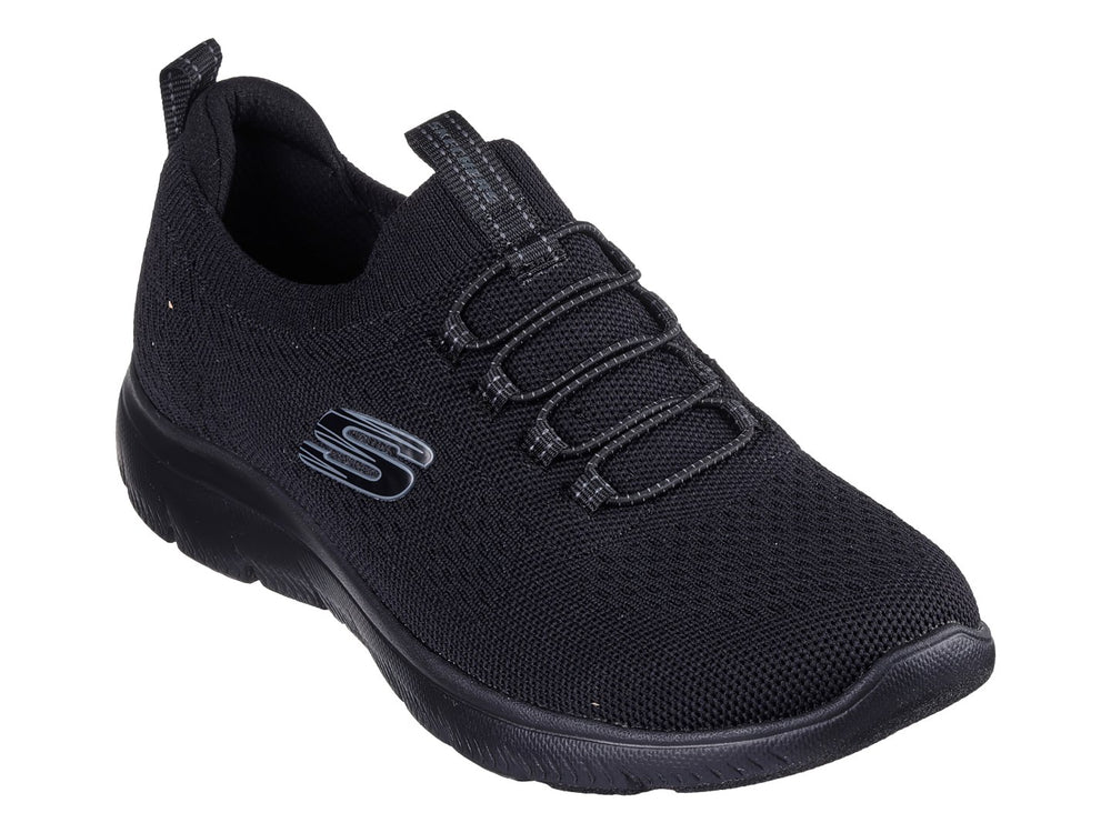 Tenis deportivos Skechers modelo Summits en color negro total con suela flexible y tejido transpirable.