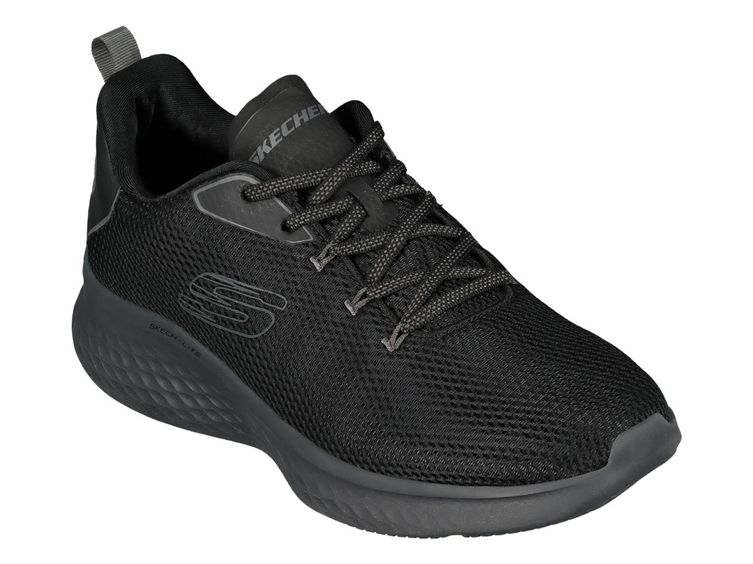 Tenis deportivos Skechers color negro con detalles en gris, diseño de malla transpirable y suela acolchada.
