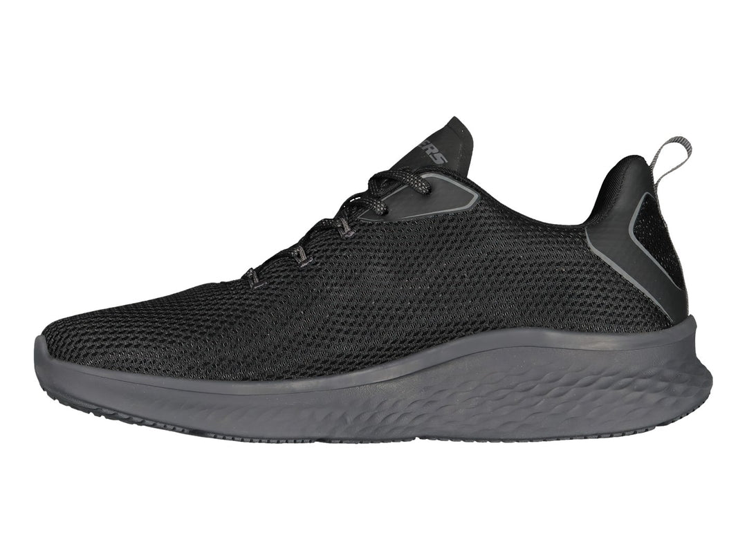 Tenis deportivos Skechers color negro con detalles en gris, diseño de malla transpirable y suela acolchada.