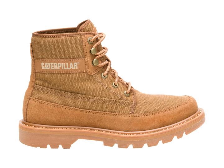 Bota Caterpillar color marrón azúcar de lona y gamuza con suela dentada.