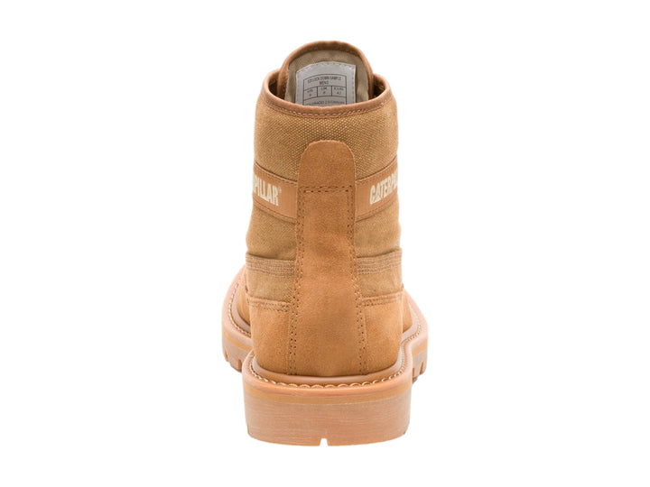 Bota Caterpillar color marrón azúcar de lona y gamuza con suela dentada.