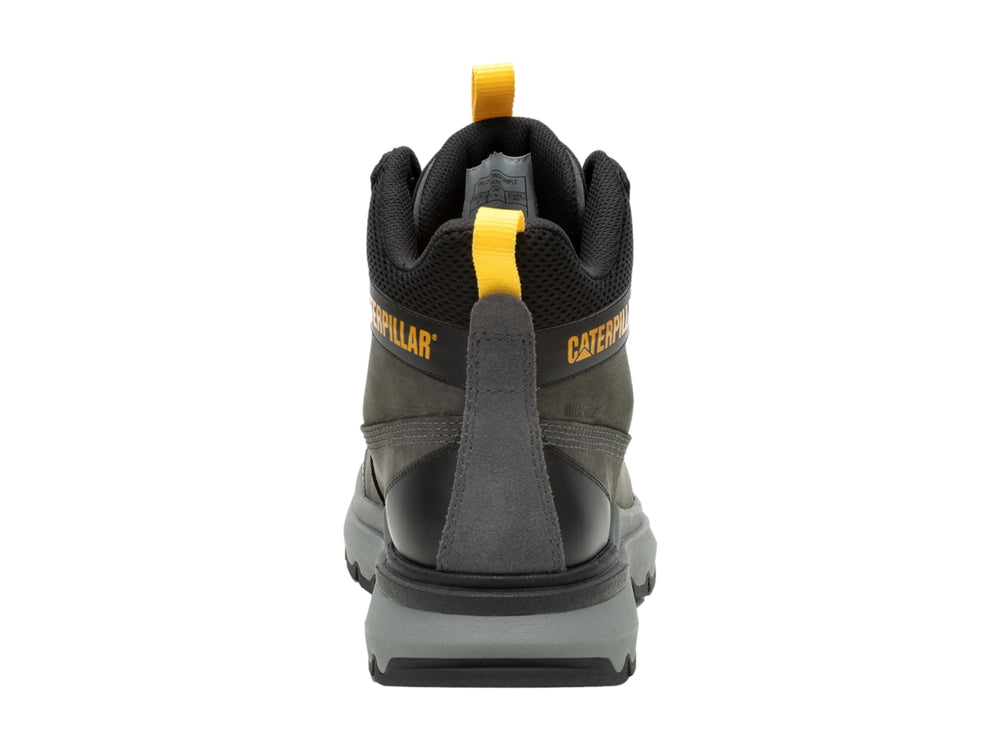 Zapato tipo bota Caterpillar color gris pavimento con detalles en negro y amarillo.