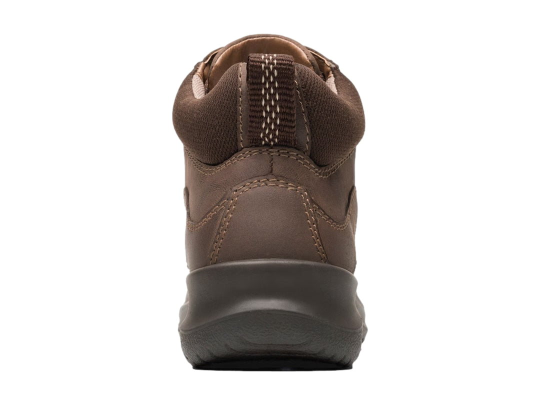 Bota corta de cuero color marrón cocoa de la marca Flexi con agujetas y suela oscura.