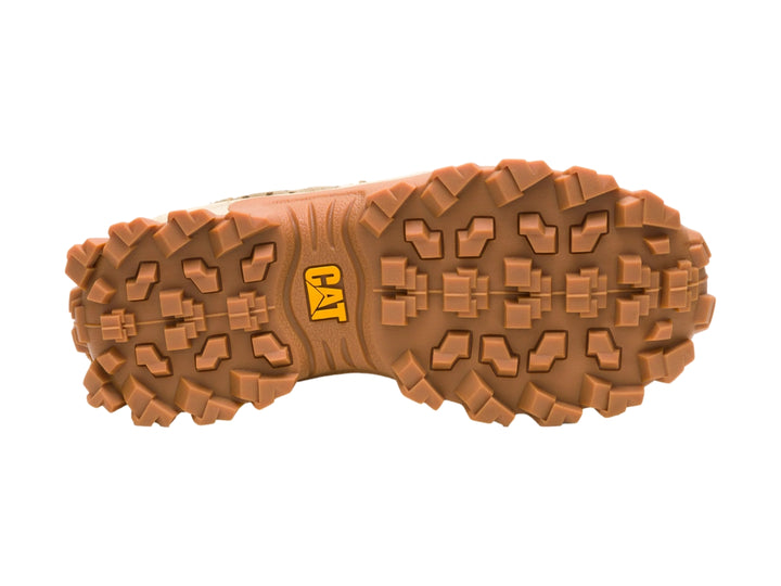 Zapato Caterpillar color beige con suela marrón robusta y dentada.