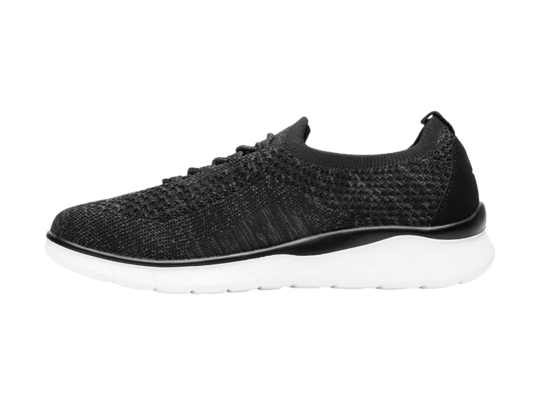 Tenis Flexi modelo Ashley en color negro con suela blanca y acabado textil tejido.