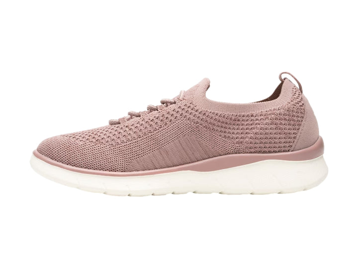 Tenis Flexi color taro con suela blanca y acabado en tejido textil.