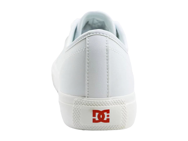 Tenis DC Shoes color blanco con detalles en rojo y suela blanca, vista lateral.