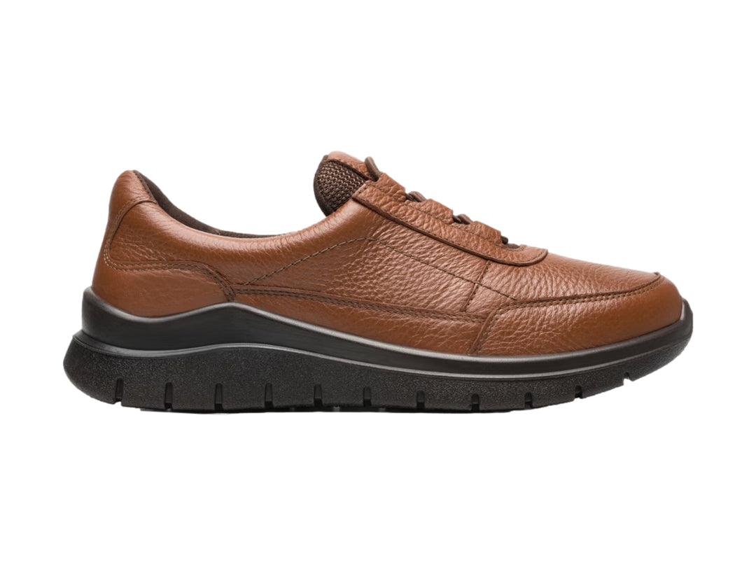 Zapato plano Flexi color tan con suela negra para mujer.