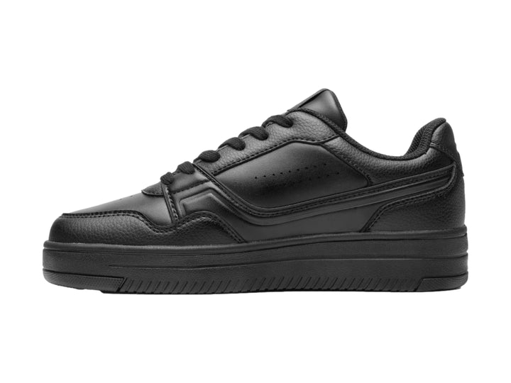 Tenis Flexi color negro totalmente monocromáticos con suela ancha y acabado en material sintético.