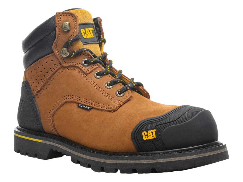 Bota de trabajo Caterpillar en color tan con detalles y suela en color negro.