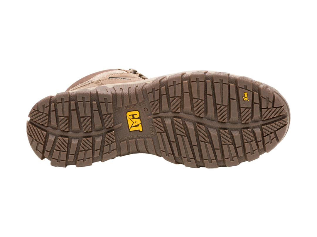 Bota de senderismo Caterpillar color marrón fósil con suela robusta y caña media.