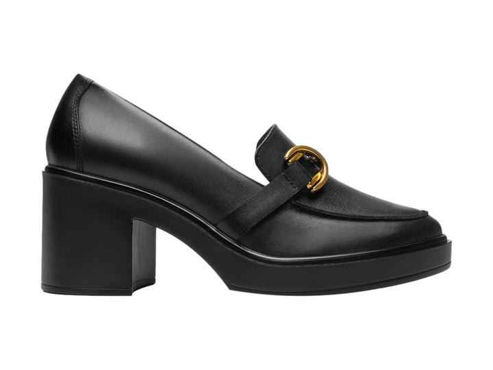Zapato Flexi de cuero negro para mujer con tacón cuadrado, plataforma y detalle de hebilla dorada.