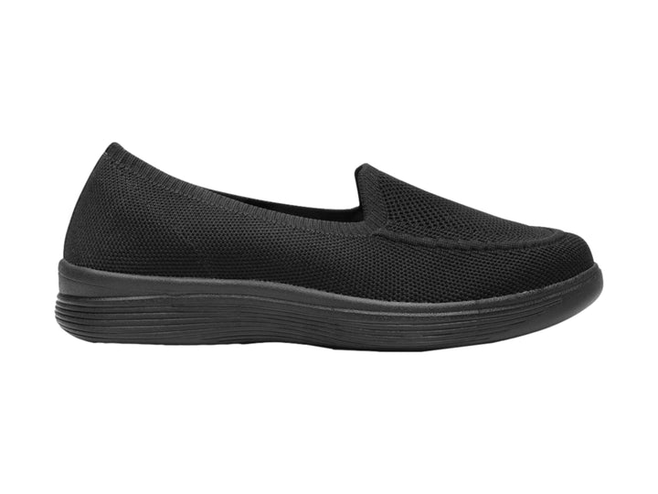 Zapato plano Flexi modelo Grecya en color negro, confeccionado en textil tejido con suela cómoda.