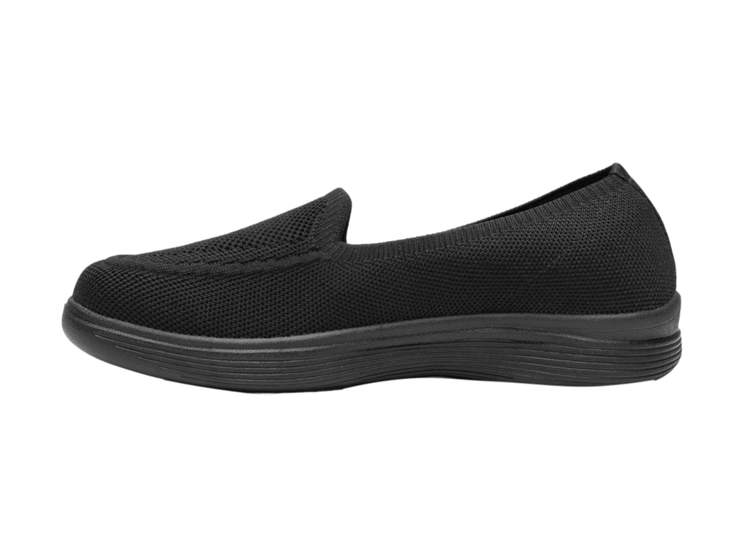 Zapato plano Flexi modelo Grecya en color negro, confeccionado en textil tejido con suela cómoda.