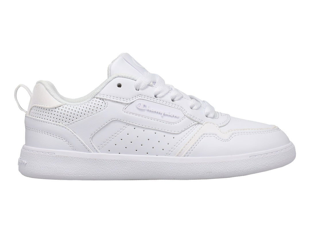 Tenis deportivos Champion de color blanco, corte bajo, con detalles perforados y cordones.