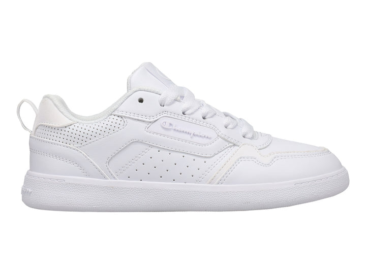 Tenis deportivos Champion de color blanco, corte bajo, con detalles perforados y cordones.