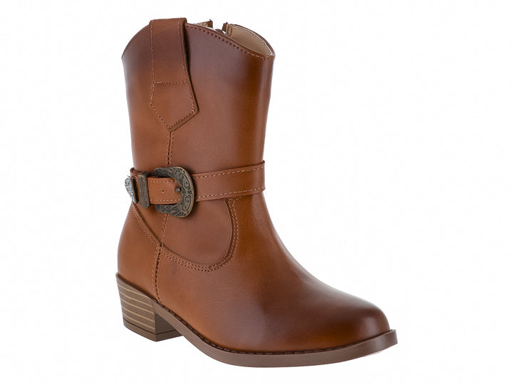 Bota vaquera color tan con hebilla decorativa y tacón bajo.