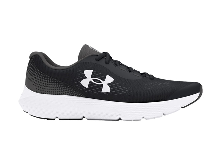 Tenis deportivos Under Armour para niños en color negro con suela blanca y logotipo blanco lateral.