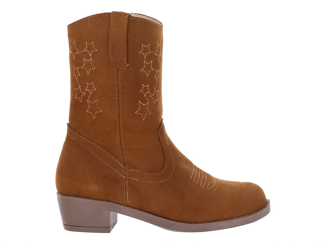 Bota vaquera color melle con detalles de estrellas bordadas y tacón bajo.