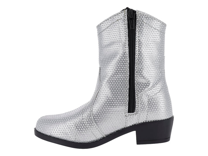 Bota vaquera color plata con acabado metálico texturizado y suela negra.