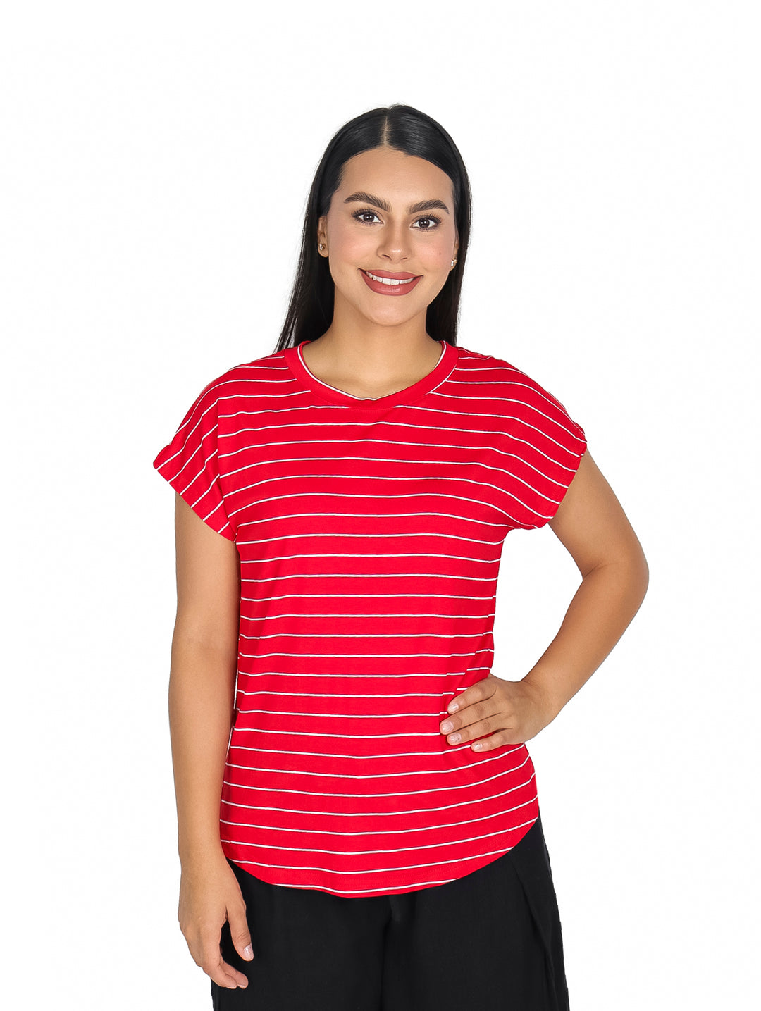 Blusa roja con rayas horizontales blancas, manga corta y cuello redondo.