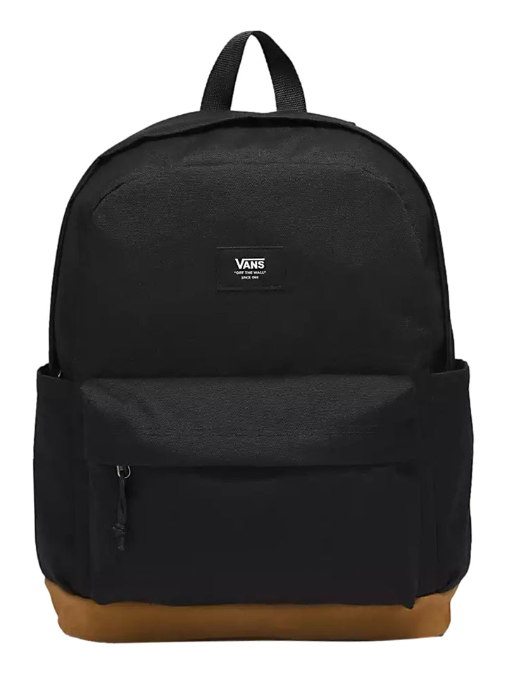 Mochila Vans Old Skool Trek en color negro con base marrón y logotipo central blanco.