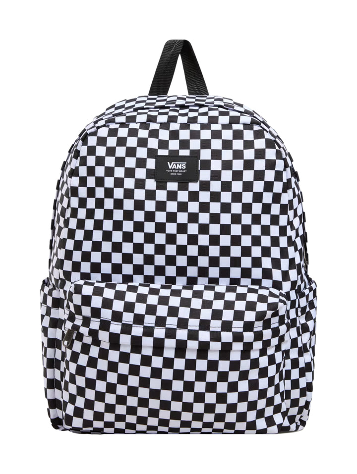 Mochila Vans con estampado de cuadros blanco y negro, bolsillo frontal y asa superior.