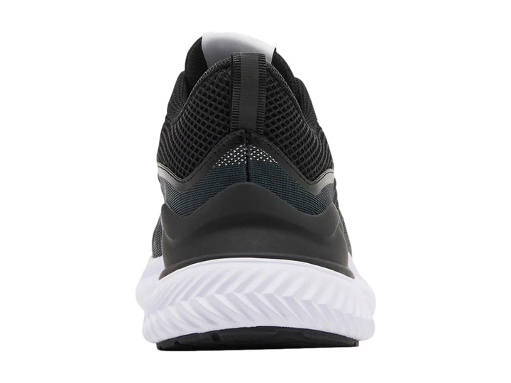 Tenis Steve Madden modelo Slater en color negro y gris con suela blanca gruesa.