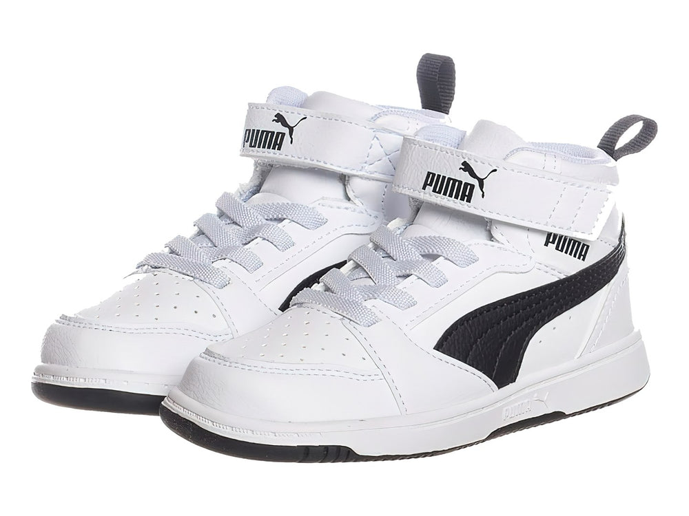 Tenis PUMA Rebound V6 Mid AC+ INF en color blanco con franja negra lateral y cierre de velcro.