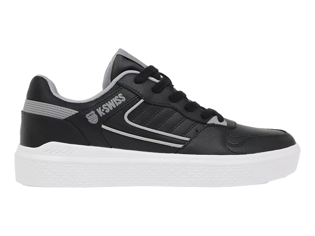 Tenis K-SWISS color negro con detalles en gris y suela blanca.
