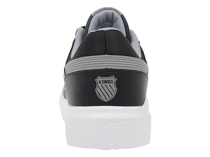 Tenis K-SWISS color negro con detalles en gris y suela blanca.