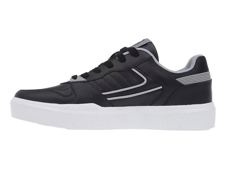 Tenis K-SWISS color negro con detalles en gris y suela blanca.