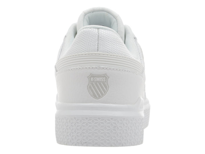 Tenis K-Swiss blancos de corte bajo con suela plana y detalles en gris.