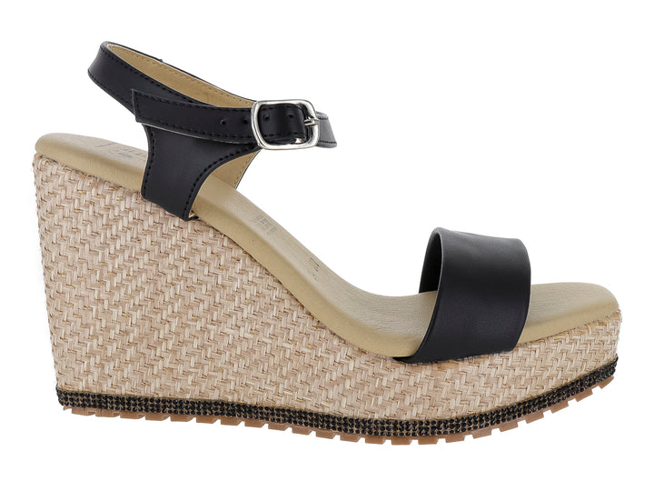 Sandalia de cuña con tiras negras y plataforma de tejido beige.