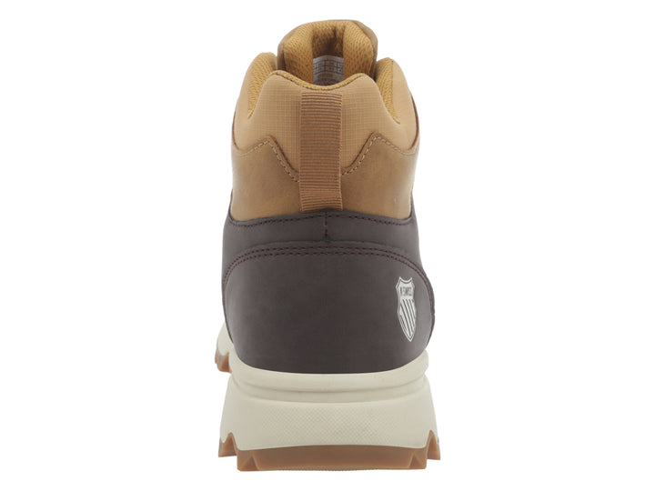 Botas K-Swiss color camel con detalles en marrón oscuro y suela beige dentada para uso casual.