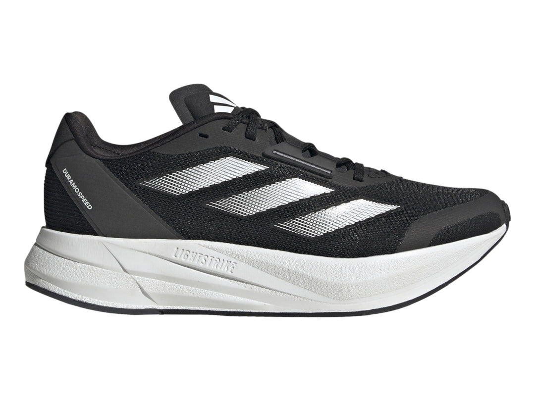 Tenis deportivos Adidas Duramo Speed en color negro con suela blanca y franjas plateadas laterales.