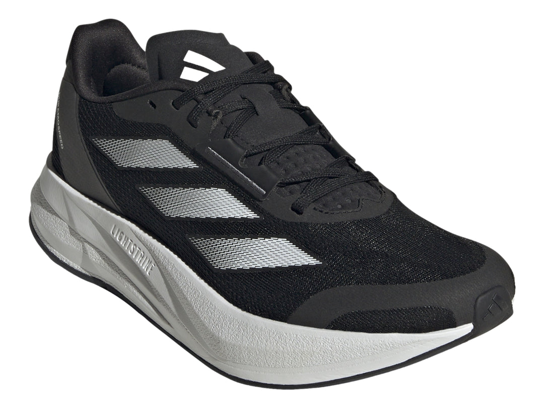 Tenis deportivos Adidas Duramo Speed en color negro con suela blanca y franjas plateadas laterales.