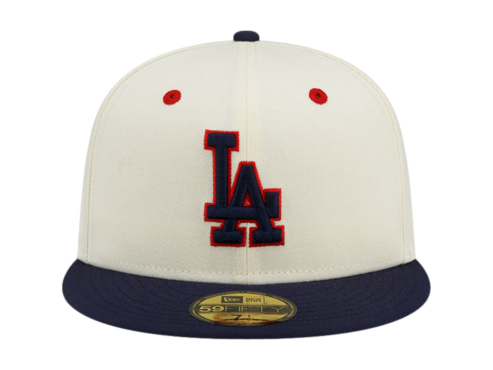 Gorra New Era blanca con visera azul marino y logo bordado de los Dodgers de Los Ángeles en el frente.